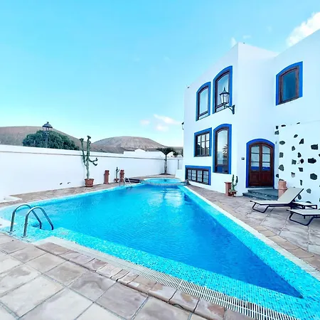 Апартаменты Double With Terrace O Balcony, Breakfast Included, Freewifi, Beautifulpool