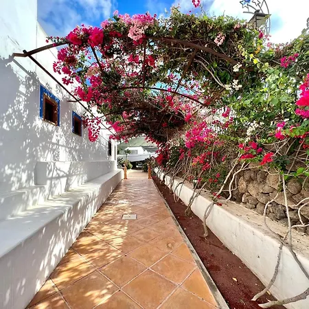 Double With Terrace O Balcony, Breakfast Included, Freewifi, Beautifulpool Yaiza (Lanzarote)